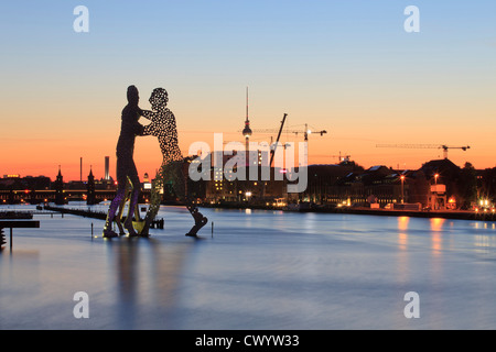 Molecola di scultura uomo, Berlino, Germania Foto Stock