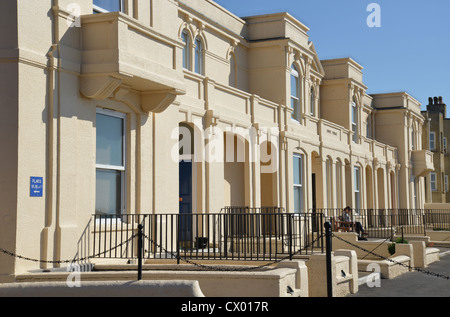 Case a schiera sulla spianata, Burnham-on-Sea, Somerset, Inghilterra, Regno Unito Foto Stock