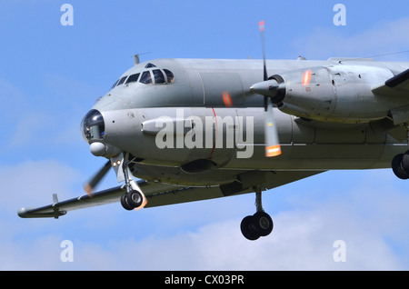 Dassault ALT-2 Atlantic 2 azionata dalla Marina Militare francese sull approccio finale per lo sbarco a RAF Fairford Foto Stock
