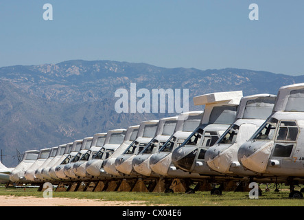 CH-46 Sea Knight elicotteri in deposito presso il 309th aerospaziali e di manutenzione Gruppo di rigenerazione a Davis-Monthan AFB. Foto Stock