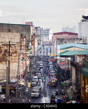 Parte della città di Manila è una scena caotica. La foto è presa in corrispondenza delle Filippine. Foto Stock