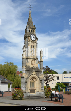 Il Victorian Torre dell Orologio sul verde Lowman, Tiverton Devon, Inghilterra, Regno Unito Foto Stock