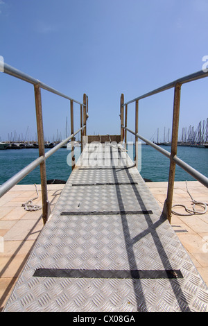 Prospettiva di scala a bordo di navi Foto Stock