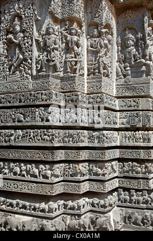 Sculture in pietra. Tempio Hoysaleswara. Halebidu. India Foto Stock