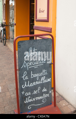 In stile tradizionale francese bakery shop. A Mareuil-sur-laici, della Vandea, Pays de la Loire, Francia. Foto Stock