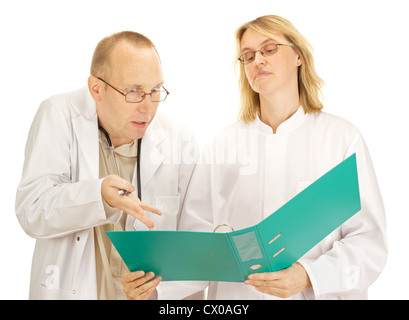 Due medici sostenendo Foto Stock