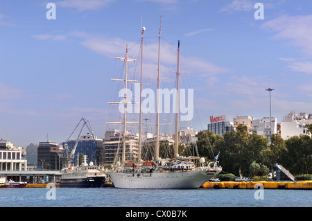 Una Star Clippers tall ship al porto del Pireo ad Atene in Grecia Foto Stock