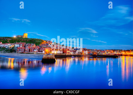 Bella Whitby, durante la notte Foto Stock