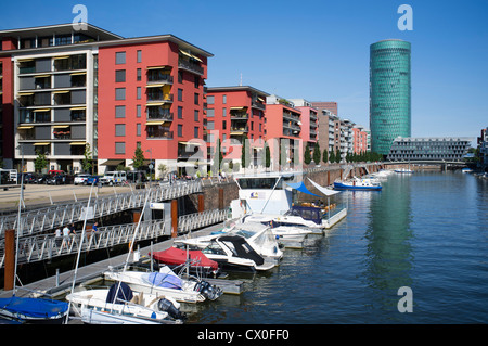 Appartamento edifici al Westhafen sistemazione moderna residenziale e business lo sviluppo di proprietà accanto al porto di Francoforte Foto Stock