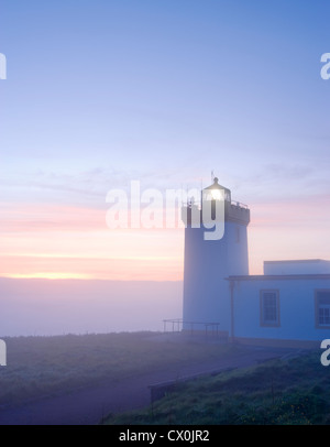 Duncansby faro capo all'alba, vicino a John O' Semole, Highland, Scotland, Regno Unito. Foto Stock