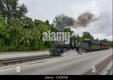1907 locomotiva del treno a vapore situato in Tavares, Florida e ancora in esecuzione i brani. Ha recitato in oltre 20 film. Foto Stock