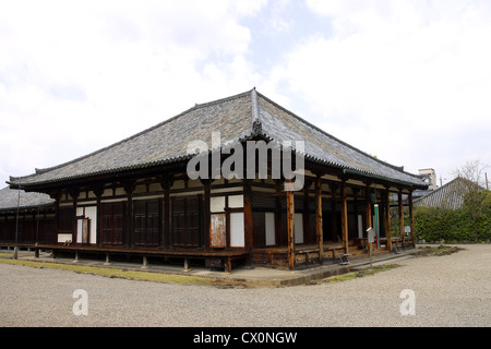 Sala principale Gokurakubo hondo di Gangoji tempio di Nara. Tesoro nazionale del Giappone. Sito del Patrimonio mondiale dell'UNESCO. Foto Stock