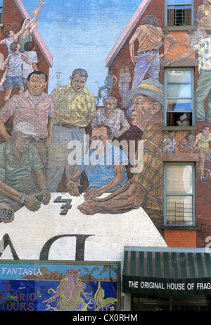 Harlem, New York. "Spirit of East Harlem", arte ispanica. Graffiti murali nel Barrio spagnolo. Un quartiere multietnico. Street art. Foto Stock