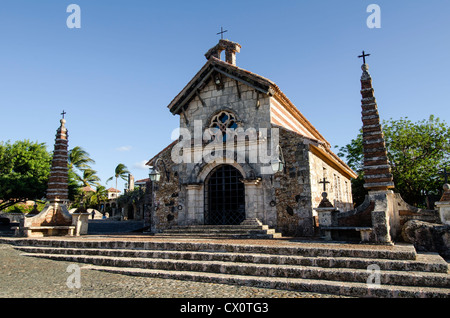 Altos de Chavon San Stanislao Chiesa di attrazione turistica al Casa de Campo, La Romana, Repubblica Dominicana Foto Stock