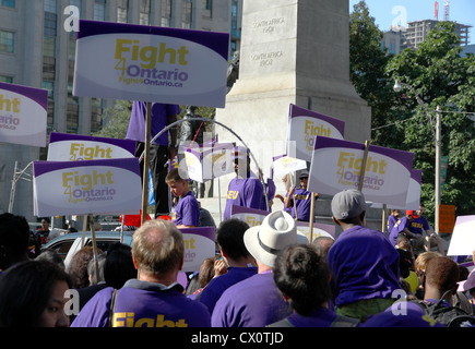 I dipendenti del servizio Unione Internazionale dei dimostranti al Toronto del lavoro annuale parata del giorno Foto Stock