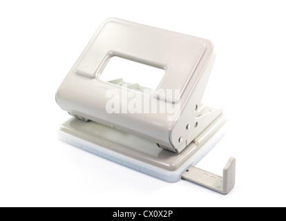Puncher carta su sfondo bianco isolare Foto Stock