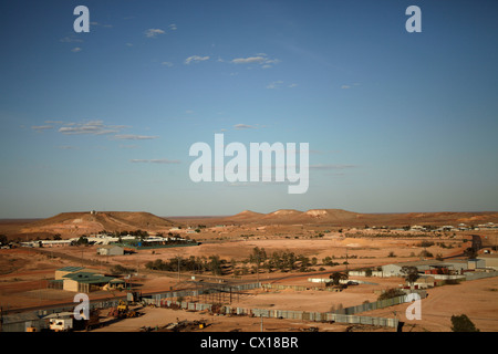 Paesaggio urbano e il paesaggio intorno a Coober Pedy, South Australia, Australia Foto Stock