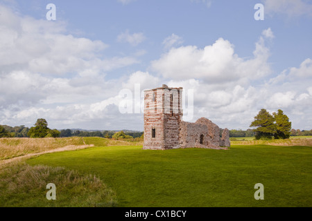 Knowlton chiesa nella contea di Dorset, Inghilterra. Secondo le storie locali, è la maggior parte hanuted posto in zona. Foto Stock