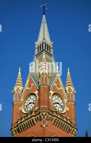 San Pancrazio stazione ferroviaria edificio torre dell orologio, Londra UK. Foto Stock