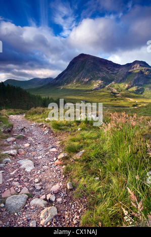 Visualizza in basso del diavolo la scalinata verso Buachaille Etive Mor, Glencoe, nelle Highlands scozzesi, Scotland, Regno Unito Foto Stock