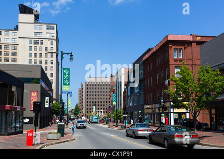 Visualizza in basso Congress Street verso Piazza Monumento nel centro di Portland, Maine, Stati Uniti d'America Foto Stock