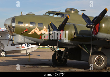 Boeing B-17G Flying Fortress, alleato "B", sul display all'Airshow di Duxford Foto Stock