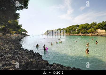 Inizio nuotatori a Cala Gran spiaggia, Cala D'Or. Foto Stock