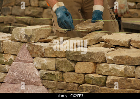 Muretti a secco di dimostrazione Chatsworth Country Fair 2012, Chatsworth House, Derbyshire, Regno Unito Foto Stock