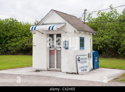 Ochopee Post Office più piccola negli stati uniti lungo il sentiero Tamiami per voli nel sud della Florida zona Everglades. Foto Stock