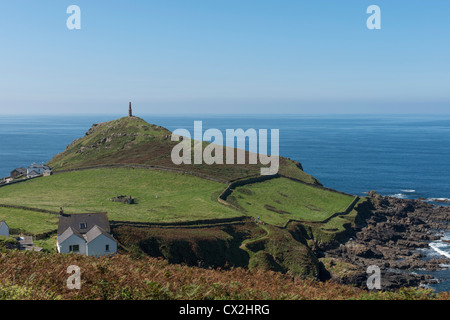 Cape Cornwall vicino al Lands End sulla costa sud-ovest il percorso visto da Porth Ledden Foto Stock