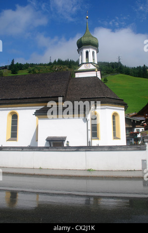 Austria, Tirolo del villaggio di Gerlos, la chiesa Foto Stock