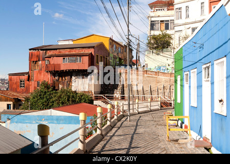 Cerro Bellavista vista, Valparaiso, Cile (testa di gatto fuori della finestra a destra) Foto Stock