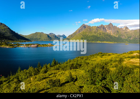 Norvegia, Lofoten. Kapell Sildpollnes (cappella) si trova a Austnesfjorden a nord di Svolvaer. Foto Stock