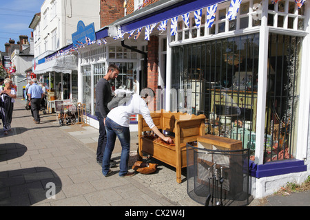 Negozio di antiquariato Tenterden High Street Kent REGNO UNITO GB Foto Stock