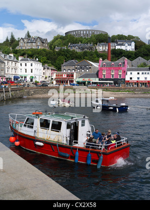 dh porto nord Scozia OBAN ARGYLL turisti visitare barca viaggio lungomare vacanza turistica scozzese Foto Stock