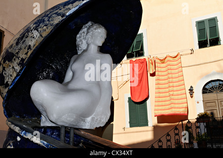 Scultura di alabastro in guscio, Castellina Marittima Toscana Italia Foto Stock