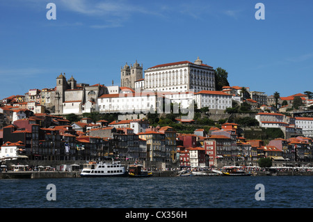 Se Cathedral, Oporto, Portogallo vista dal fiume Douro Foto Stock