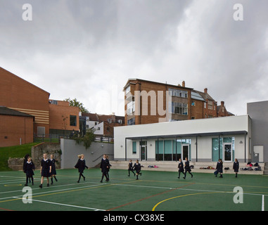 Colston's educandato, Bristol, Regno Unito. Architetto: Walters e Cohen Ltd, 2011. Vista del padiglione musicale con confinanti con Foto Stock