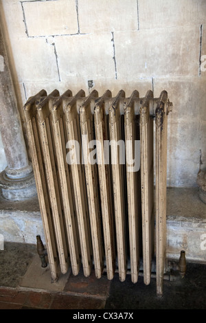 Periodo vecchio termosifone in ghisa Foto Stock