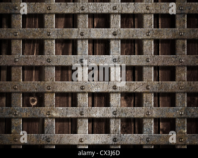 Gabbia metallica su uno sfondo di legno Foto Stock