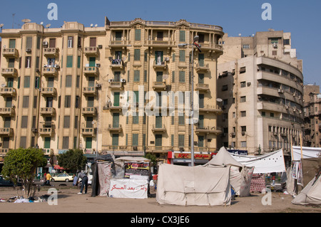 Piazza Tahrir Marzo 2012 , tende di manifestanti ancora presente un anno dopo l'insurrezione del gennaio 2011 , Cairo Egitto Foto Stock