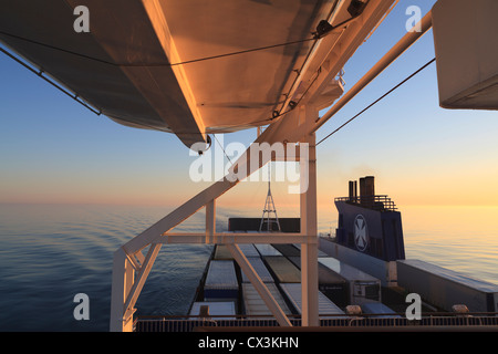 Il tramonto visto da DFDS traversata in traghetto del Mare del Nord Foto Stock