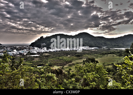 Tai O villaggio di pescatori di Hong Kong dalla collina, immagine HDR. Foto Stock