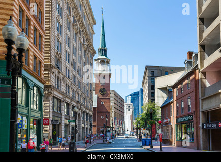 Visualizza in basso Washington Street guardando verso il Vecchio Sud Meeting House, Boston, Massachusetts, STATI UNITI D'AMERICA Foto Stock