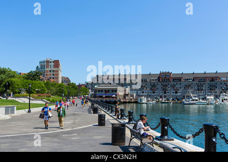 Il Boston Harbor di Christopher Columbus Waterfront Park, Boston, Long Wharf, Massachusetts, STATI UNITI D'AMERICA Foto Stock