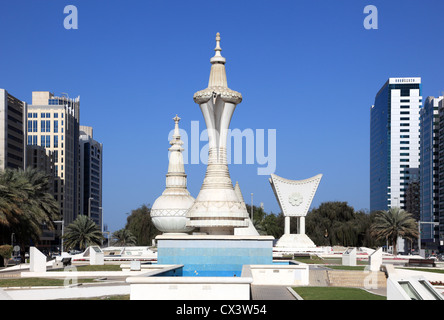 Caffè arabo Pot monumento in Abu Dhabi, Emirati Arabi Uniti Foto Stock