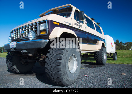 Personalizzato di veicolo 4x4 per viaggiare sui ghiacciai, Islanda Foto Stock