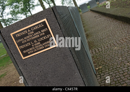 Il WW1 cimitero militare tedesco a Langemark, Belgio Foto Stock
