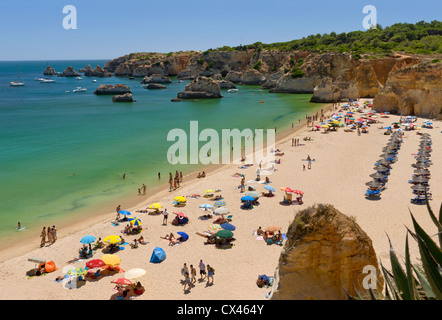 Praia do Vau beach in estate, Praia da Rocha, Algarve, PORTOGALLO Foto Stock