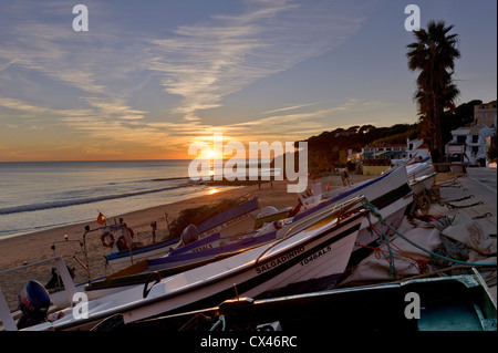 Il Portogallo, Algarve, Olhos d'Agua al tramonto Foto Stock